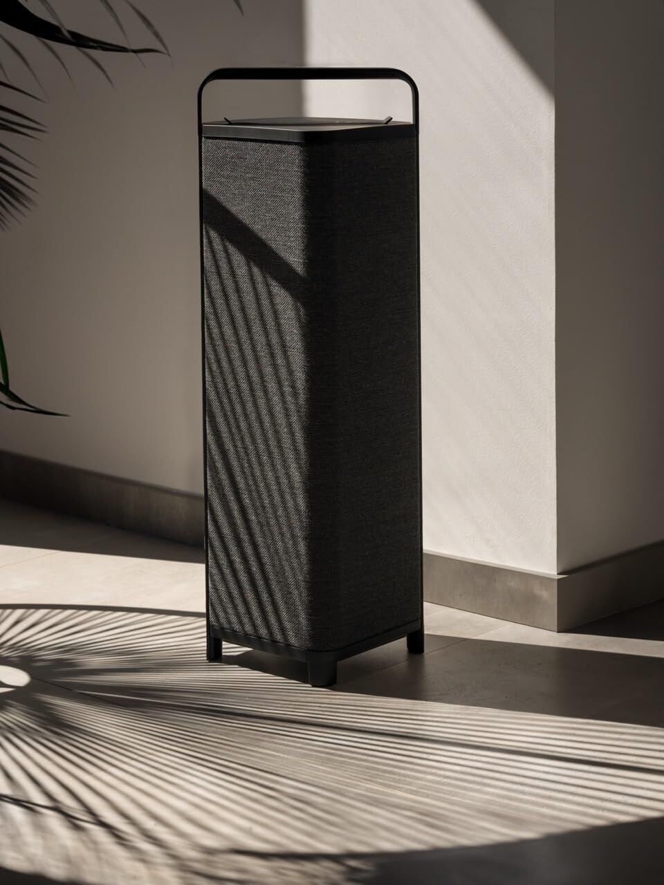 sonoro Escape P9 Outdoor Bluetooth tragbare HiFi Lautsprecher - IPX4 wetterfest - 100 Watt - 16h Akkulaufzeit - Farbe Schwarz von Sonoro
