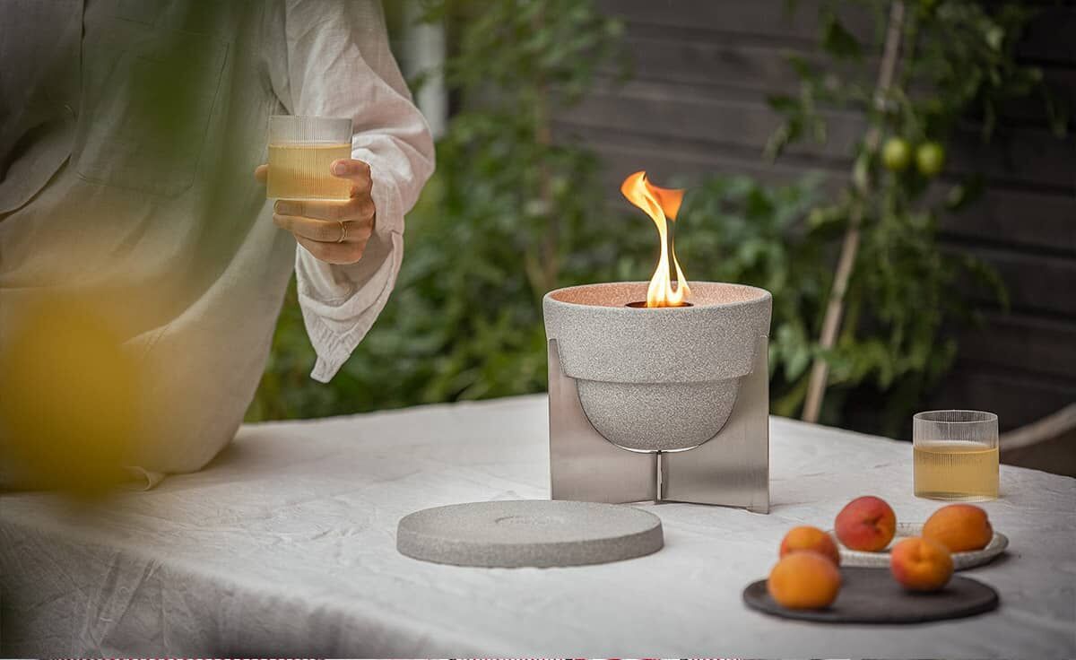DENK Keramik Schmelzfeuer Outdoor L Granicium mit Fuß aus Edelstahl | Deckel L (SLG + SLG-DE) von DENK Keramik
